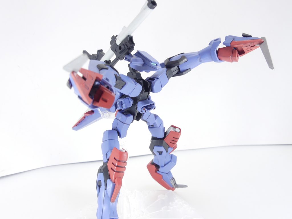 スタンドポジション：イージスがベースに使われている本機は一応立ち上がっての行動を取ることも可能。武装は前足のビームサーベル、後ろ足のアーマーシュナイダー。頂部にレールガン「シヴァ」を装備。シヴァ上部にマウントしたビームバズーカは、寄生時の主武装としても使用可能。本コンテストでは多くの方が使用したイージスの自由度。中間部にもブロックを足して水増し。