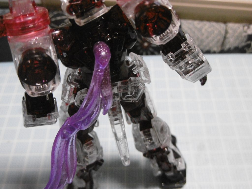 これによりクリアー成型色を維持。角度は固定されますが、向きはある程度変えられます