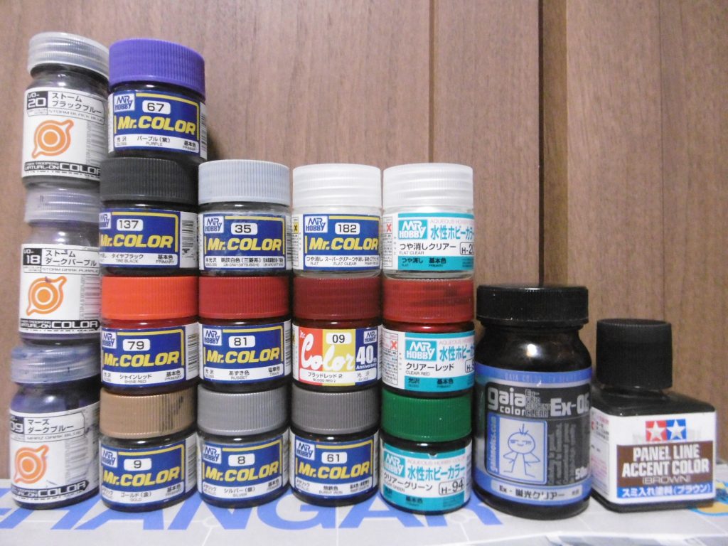 使った塗料は過去最多の１８種類！
どおりで恐ろしく時間かかったわけですなー、ＨＡＨＡＨＡ.
３月中に終わらせるつもりが、塗装途中で倦怠期に突入してしまい、１週間以上も完成が遅れました。７体連続で塗っていれば、そりゃそうなりますよね。昨年秋にも同じ事を経験したハズなのに！

ただ今回は前回参加時と違い、締切１週間前に完成し、余裕を持って送り出せました（前回参加：締切４分前）。
本作と前作の２体は、ＳＥＥＤコンという舞台が無ければ未だ陽の目を見なかったと思います。ニセがんだむは頭部の改造に手を焼き、デッドインパルスは５月のデスティニー発売を待って再検討するつもりでいました。また理由付けて先延ばしになっていたかもしれません。危なかった

ＳＥＥＤコン開催のきっかけで完成まで持って行けたという点で、ニセとＤ５の２体が今回参加の本命にあたります。集大成＆他と合わせた計６体で賑やかし参加します！

自分で作っておいて何ですが、どれも*クレイジーな曲者揃い*でまともな物が殆どありません。しかし思い入れはどれにも強く深くあります。楽しんでいただけたら幸いに思います。今回のＳＥＥＤコンが大激戦な中で、我ら曲者軍団がどれだけ派手に散れるか、今からとても楽しみです。
長文および連投にも関わらずお付き合い下さり、
ありがとうございました！！