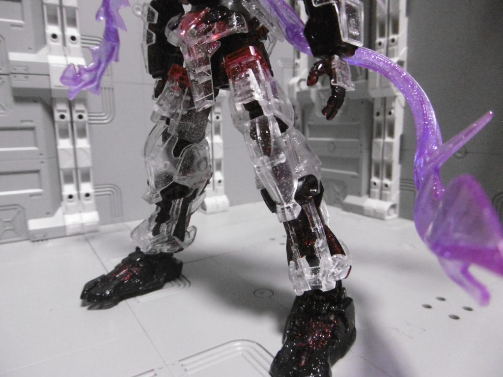 脚部から戦国の膝当て＆脛当てを除去。武骨さを無くしました