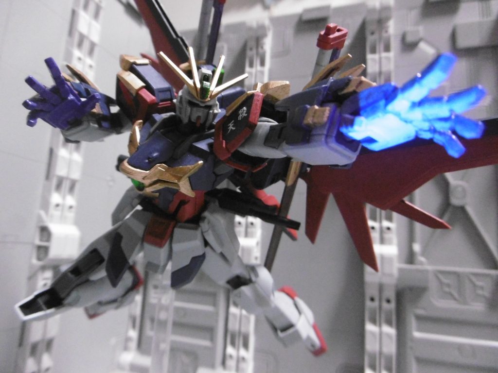 *必殺・壱『天殺デッドフィンガー』*
爆熱ゴッドフィンガーのバチ当たり版。
性質的にはダークネスフィンガーに近い

シャイニングやダークネスにビッグエフェクトがあったのを思い出し、余りがちな「次元ビルドナックルズ（角）Ｌ平手」を使っています。*この技を使うだけの平手。*例によってブラックライト反応塗料を混ぜた発光表現。
握り手や武器持ち手も変えてしまうと、一部の武器が保持し難くなってしまうと思い、平手だけ。甲のデザイン差もあまり違和感ありません