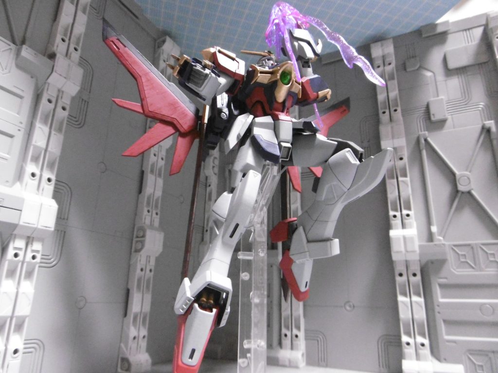 *必殺・弐『天殺龍神拳』*
分かり易く言えば、昇竜拳・ハイパーアッパー
肩文字繋がりで、くにおくんシリーズに登場する冷峰のダブルドラゴン弟こと「服部竜二」の必殺技。このネタ分かる方どれ程いるのだろうか。

エネルギーの結晶を上空に向けて放つ技で、拳から飛ばす事も可能。これはデスティニーのパルマフィオキーナも参考にしています。もちろん前方に放つのも可。しかしこの必殺の存在が薄れてしまうので、基本的には*対空限定技*。飛行する敵の撃ち落としにも有効