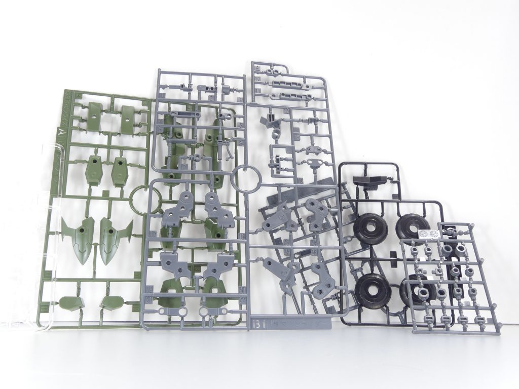 はじめに。ブログの移転が一応終了しました。Yahoo!ブログのサービス終了に伴うどちらかと言えば消極的な移転だったにもかかわらず、移転作業には大変な労力を費やし目の調子も悪く･･･ということもあり、今回もさくさく紹介を。「ナデシコアスロン」で生み出されたＨＧＢＣ、マシンライダー。「サポートユニット」ではなく「サポートメカ」になっているところがポイント。価格は1200円（税抜き）。ＨＧＢＣ最高額商品の一つです。･･･上記パッケージにでかでかと貼ってありますが、トイザらスにおける数年に一度のご乱心価格により６分の１以下の値段で購入（シールはがせず）。ランナーはプトレマイオスアームズ以上のボリュームですが、ＨＷＳＳＶカスタムウェポン（第32改）よりも薄い箱なので1200円感は少し薄いかな（というかＨＷＳＳＶの満足度が高い）。グレー部分は当然ながらＫＰＳ。