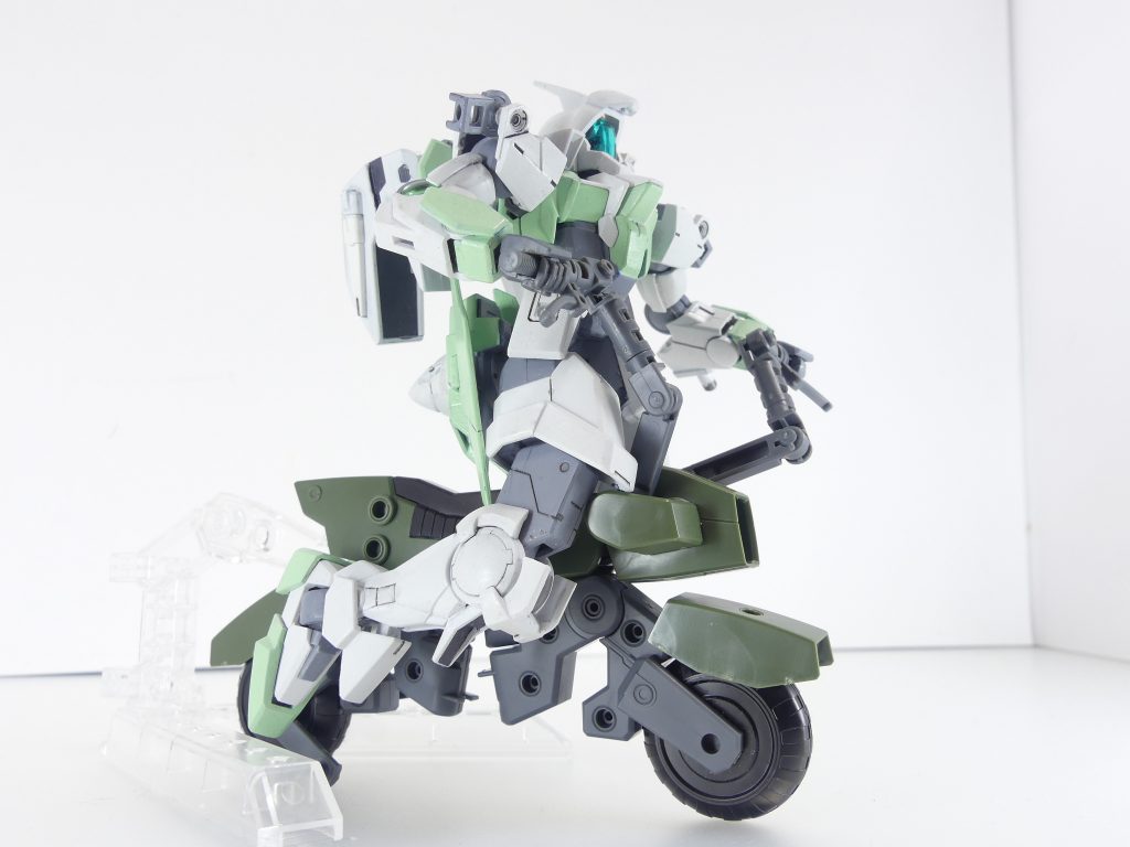 ガンプラによっては足が長くてちょっと不格好に。大型ＭＳでも注意を。･･･まぁうちのネイキッドのことなのですが。【次回予告予定】そろそろノーザンポッドを。