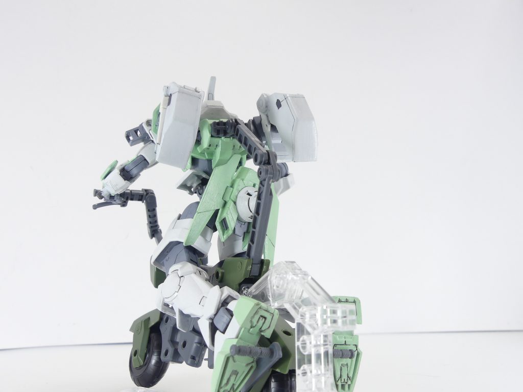 先端は１軸・ＡＧＰ２軸の２種。バックパック代わりに付けた方が固定はしやすいかな。その点、バックパックがそのまま２軸化するダブルオーダイバーの背中はぴったり。