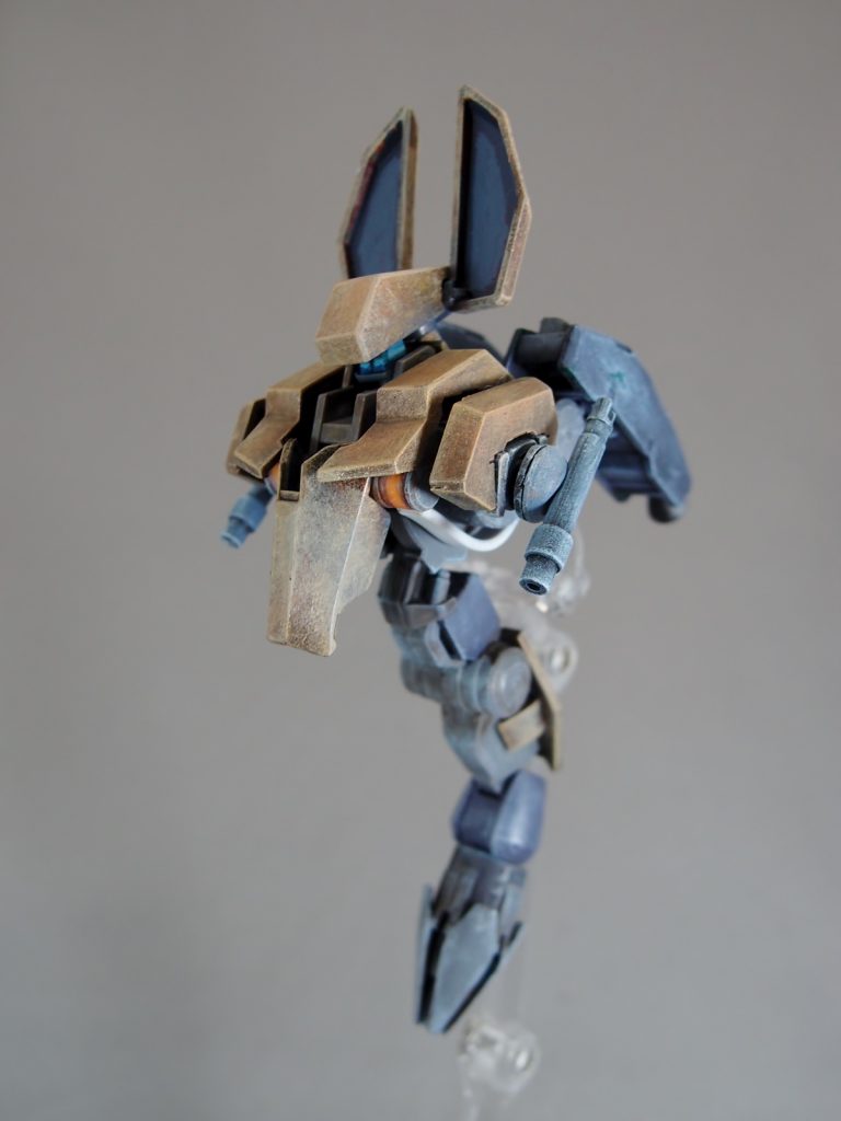 生存性とデータ保持のため、次世代主力機として開発中だったレギンレイズの胴体部を流用し、姿勢制御肢として大型ドリルアームを接続。左右腕基部に高出力レーザーカッターを備え小型機らしからぬ近接戦闘能力を持つが、これはセト本体が制御不能となった際、(可能であれば)速やかに解体してしまうためでもある。