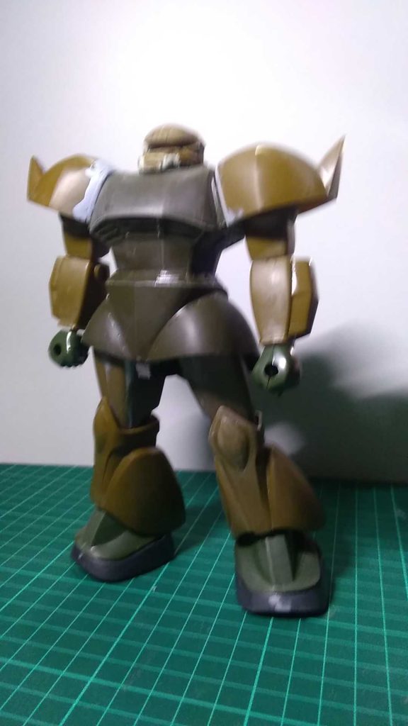 手首もザクと交換、スカート下をやや逆ハの字にカット