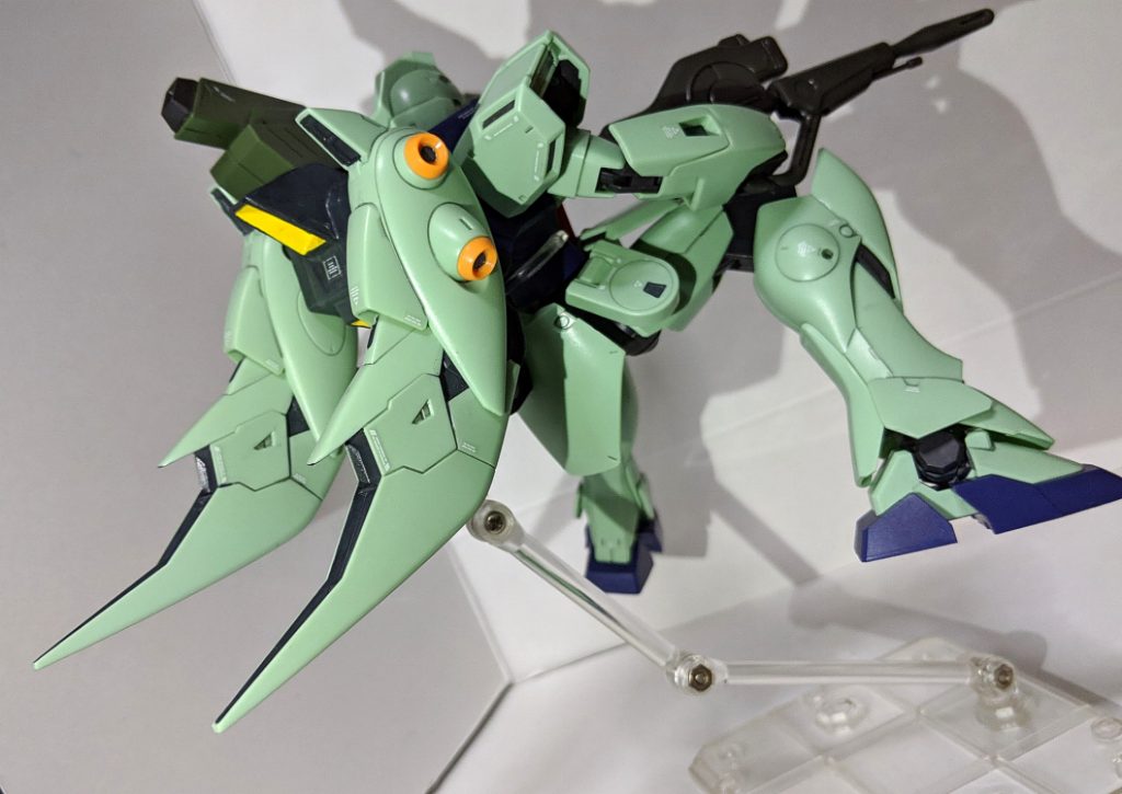 可動面も元のキットと同様になかなか優秀です、またブースターにも可動箇所があります