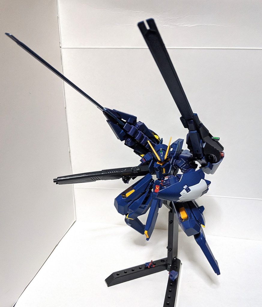 以上、ガンダムTR-6［ヘイズルⅡ］でした
ただの色替えだけで無く、新規パーツが追加されている事で姿も大きく変わってとてもカッコよくなった機体だと思いました、ただ相変わらず塗装箇所が多く、製作するのが大変なのがネックな気がしますので、そこが少し気になる所ではあります