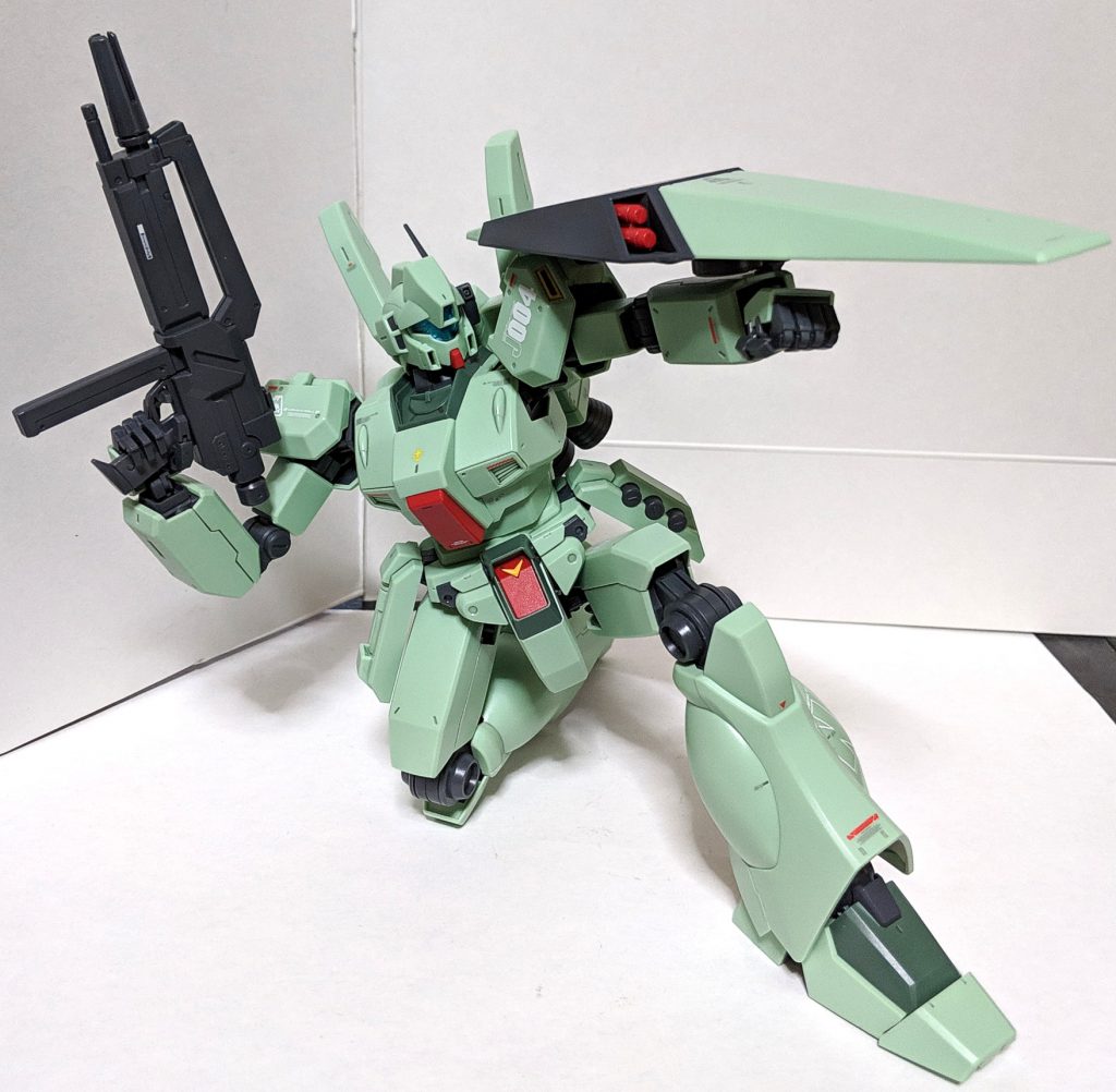 可動面も元の機体と同様に優秀な可動域となっています、武装面においても変更は一切ありませんので少し物足りなさを感じます、なので…