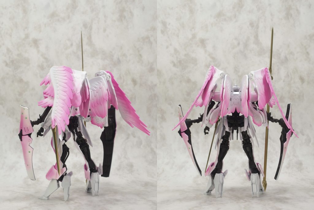 翼を広げた状態でも頑張って自立。
翼の先を前に曲げたり出来るので畳んだ状態よりも楽。