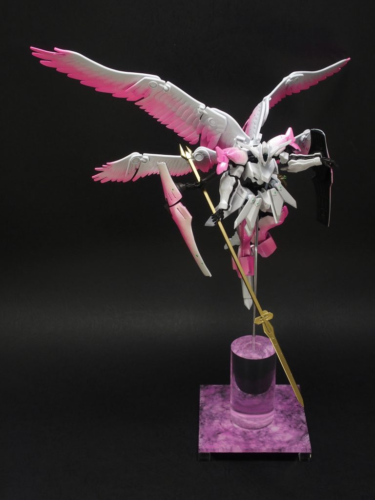 *◆蛍光*
暗闇でブラックライトで輝け!!
蛍光塗料をイメージ通りに光らせるのって難しい。
今回は完全に実験です。
台座はアクリル板で裏側から逆順に蛍光色で蛇紋塗装しました。