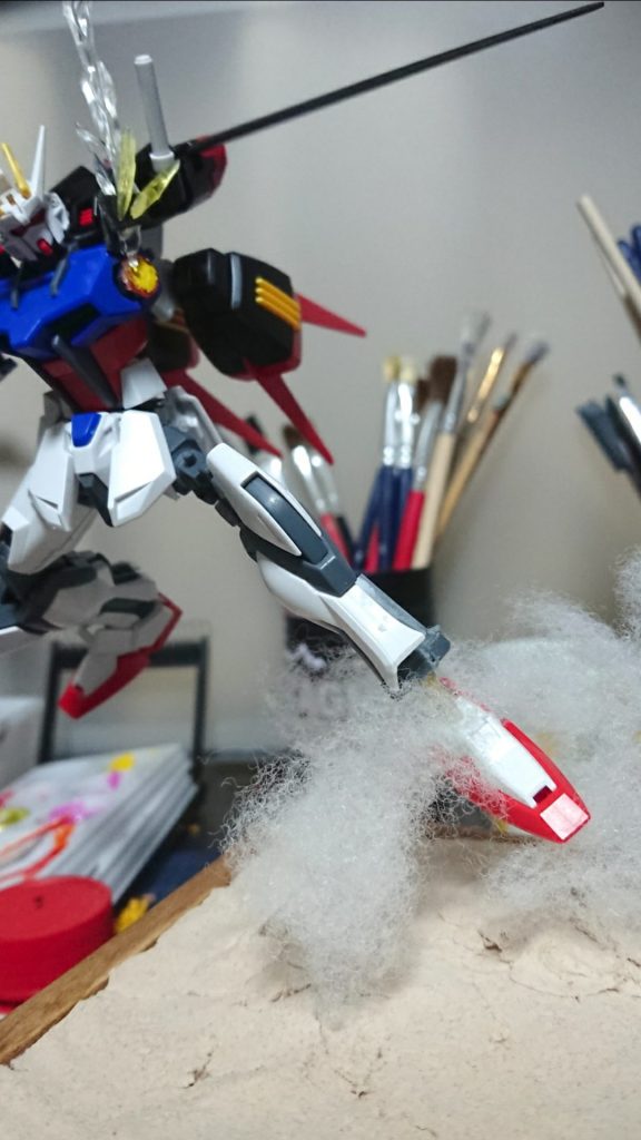 ストライクは片足で支える事になるので足首から下を真鍮線に置き換えてガチガチにしてます。