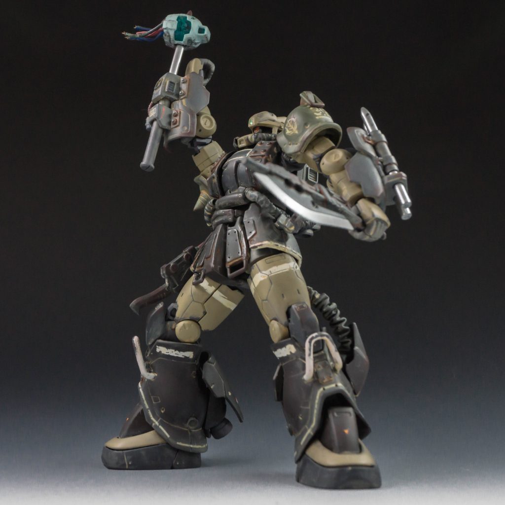 格闘武装　パイルバンカー
左腕には、予備のバンカーが、2本装着されています。