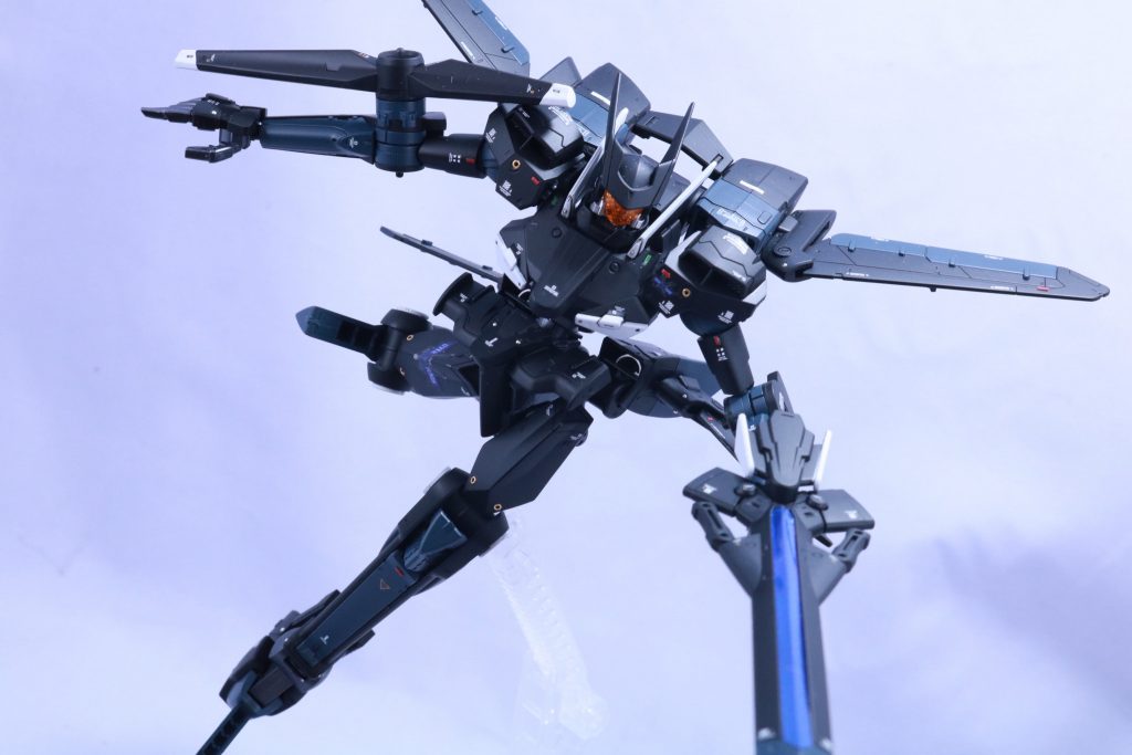 デュナメスのライフルをかわすイメージです。