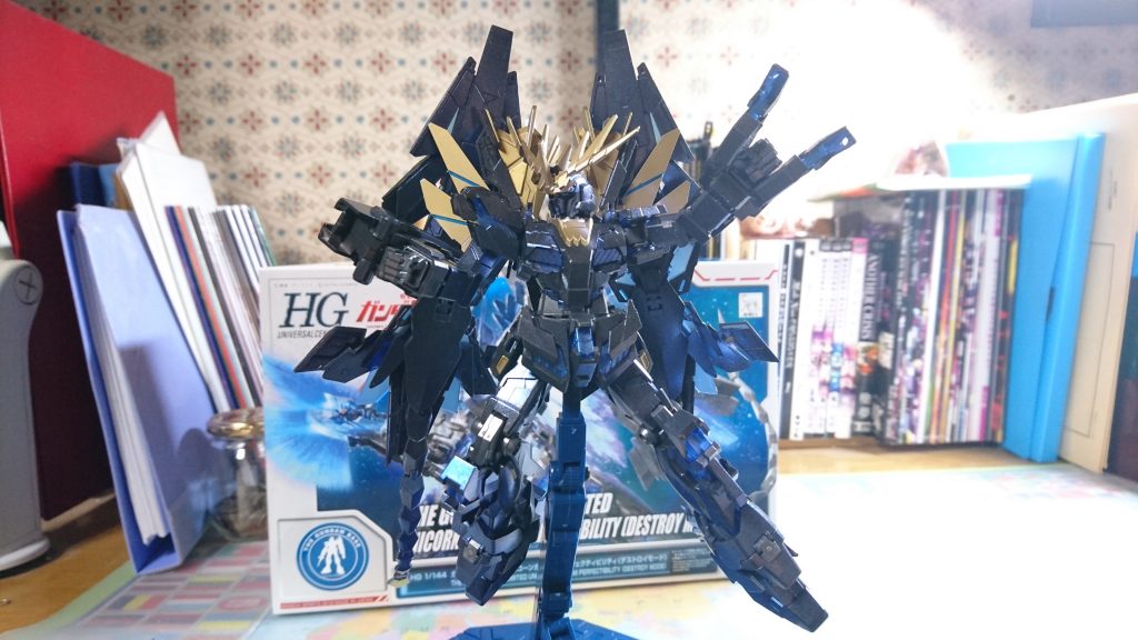 残念なポイントを挙げるなら、装甲が暗い色だったためサイコフレームの発色も暗くなってしまったことです。今後は注意して塗装しなければ……。