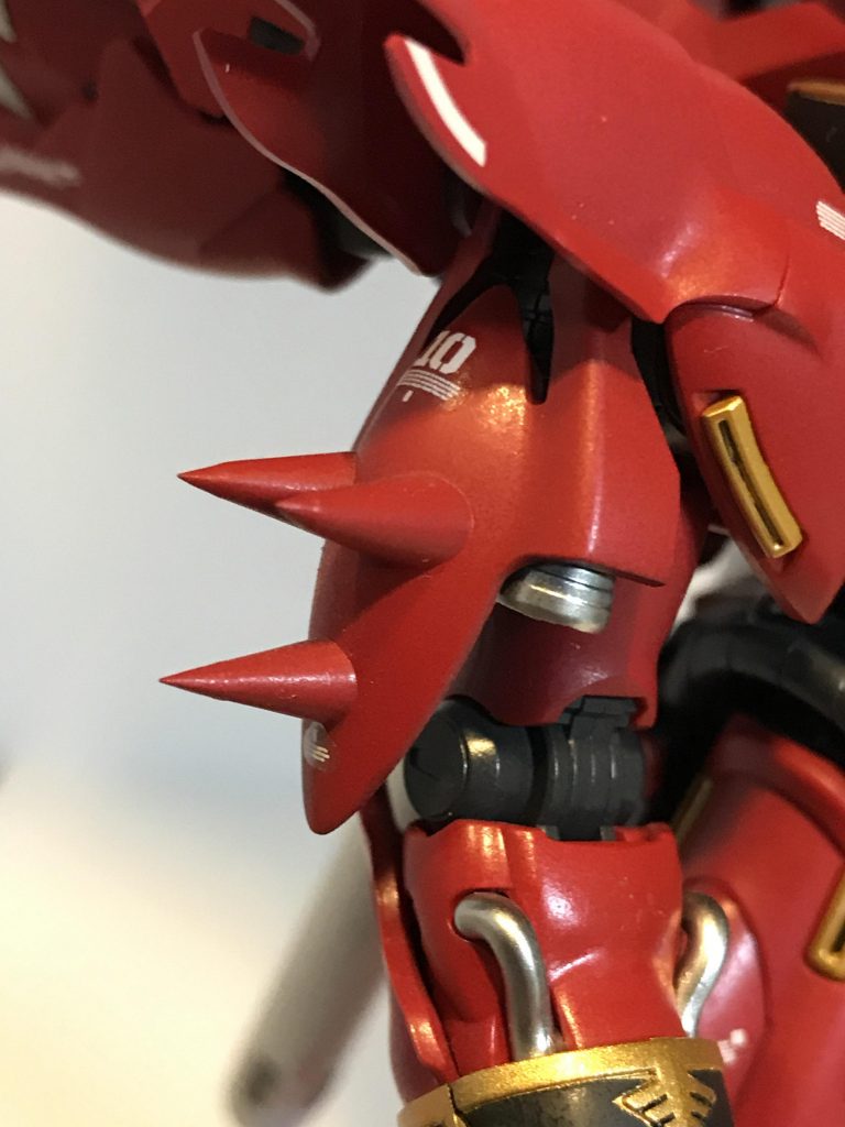 スパイクはポリキャップのランナーを尖らせて先端に貼り付けました