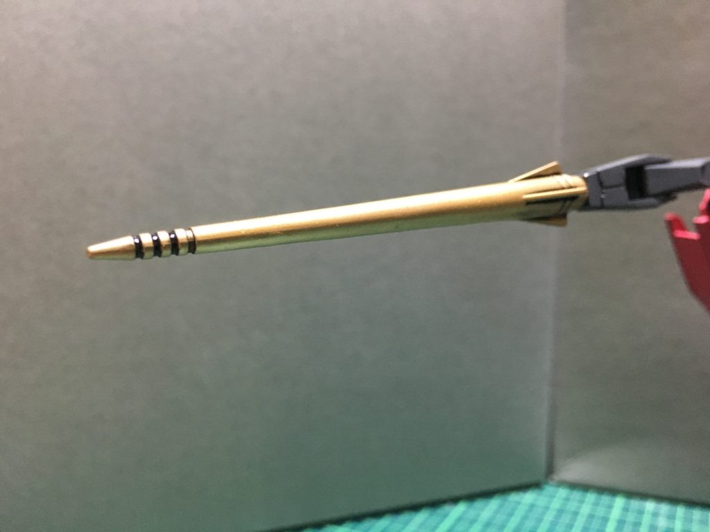 ダインスレイヴは下部ががっつり肉抜きされていたので頑張って肉埋めし、モールドも掘りました。もう二度としたくないです(笑笑)