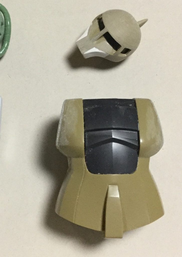 頭部の鼻づらを修正
肩の付け根をハの字にカット