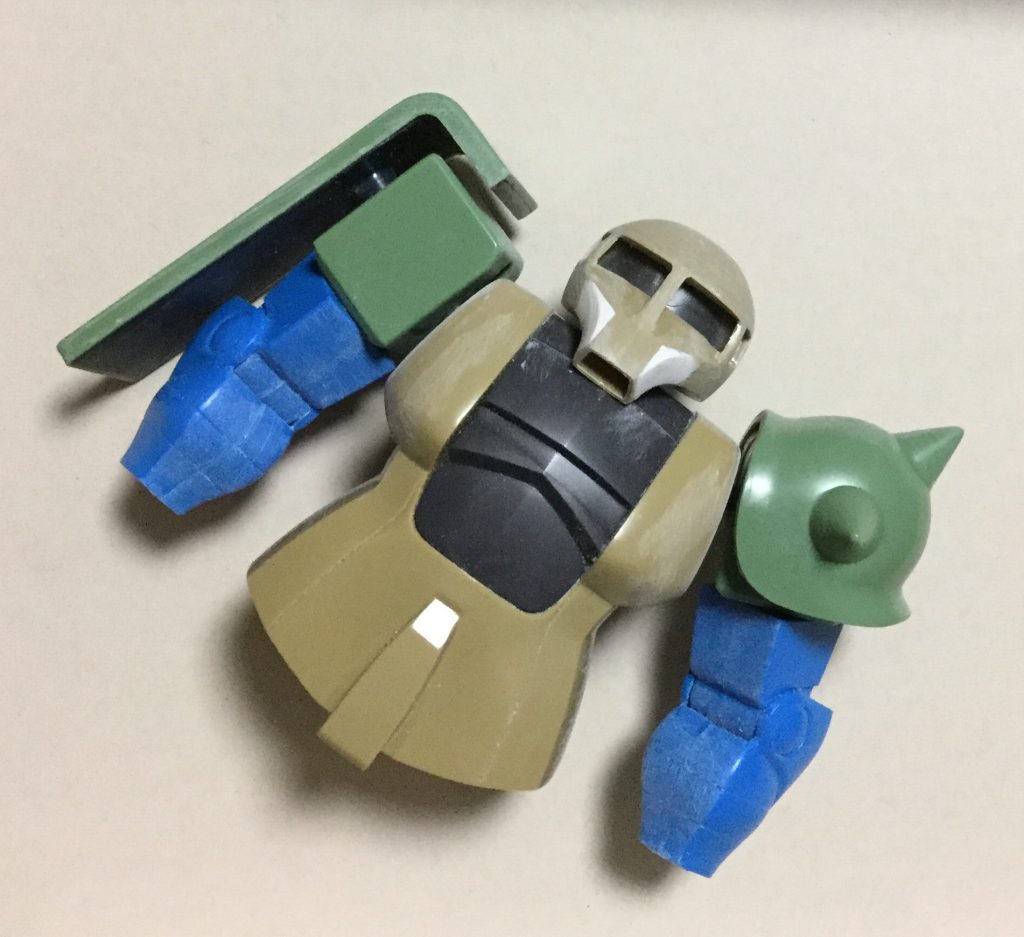 肩に量産型パーツを移植