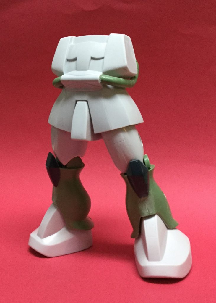 下半身にアルミ線を通して固定