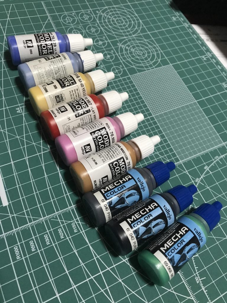 塗装は以下の塗料を使用し、全て筆塗りで行いました。

ファレホモデルカラー
ウルトラマリン
アズール
ブラウンサンド
サンドイエロー
フラットレッド
ピンク

ファレホメカカラー
ファントムグレー
ピュアブラック
メタリックグリーン