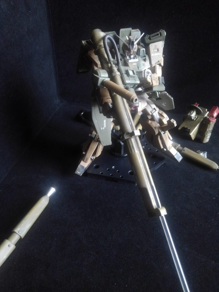 指向性ミノフスキー粒子射出砲/ビームラム構え