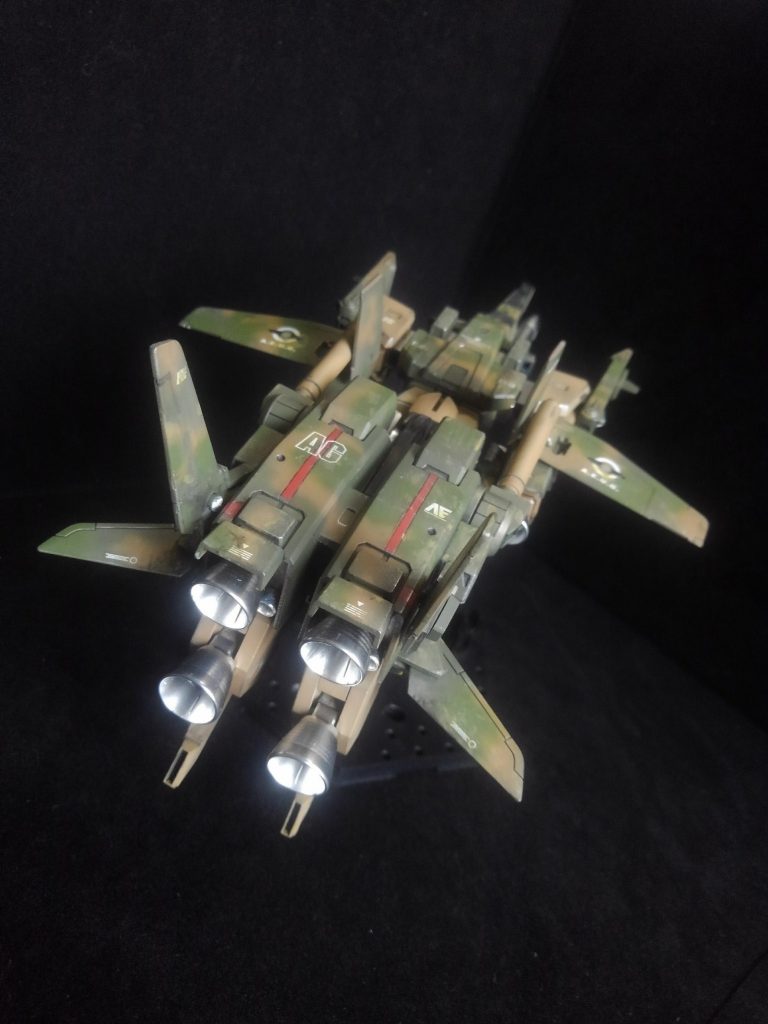 Gフォートレス
追加垂直尾翼は、コアベースに垂直尾翼が無い事を危惧(余計なお世話?)しての追加ですw