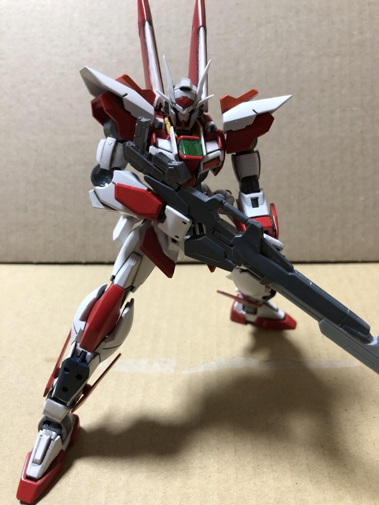 試作アサルトビームライフルを構えさせてみました。長い武装大好きです。