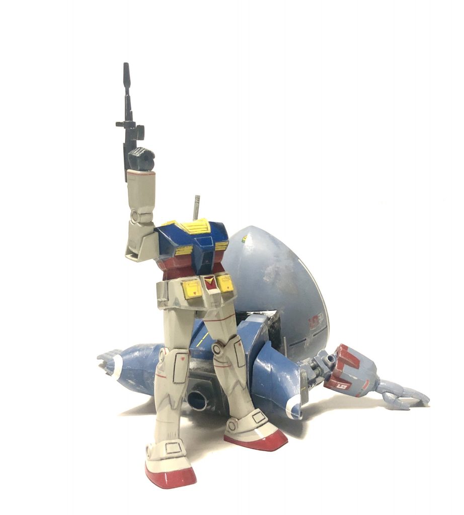 アムロ:「い、今、ララァが言った・・・ニュータイプはこ、殺しあう道具ではないって」
シャア:「戦場では強力な武器になる。やむを得んことだ」
アムロ:「貴様だってニュータイプだろうに!!」