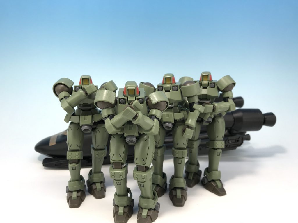 「そもそも熱帯所属だった部隊が、何故か極北へ送られた」という設定のため、リーオー4体は寒冷地仕様ではありません。たぶんコクピットの中はクソ寒いです。