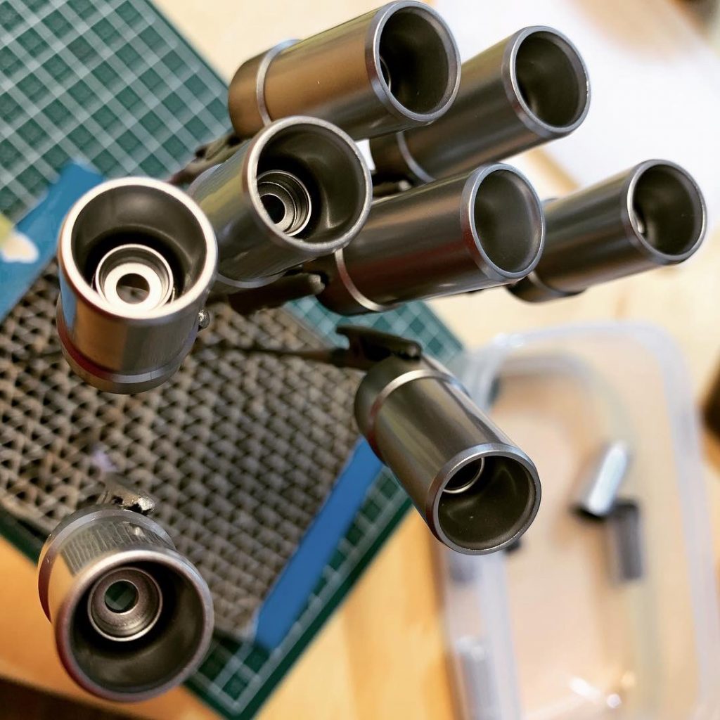 指とバーニアだけシルバーに。