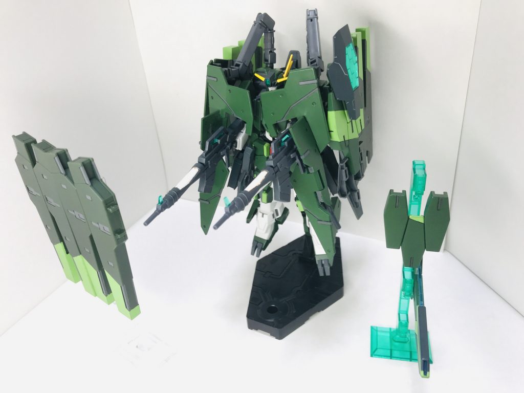 戦闘時のイメージ②
GNフルシールドも活用して本体を完全ガードしつつ攻撃は基本ビット。別名鉄ダルマモード。
ビットは基本小出しで使用していて全射出しての戦闘はトランザムしないとできないという設定です。