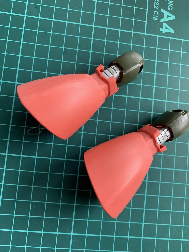 合わせ目を消しました。
筆塗りの為、後ハメやマスキングの必要がないのでしておりません。