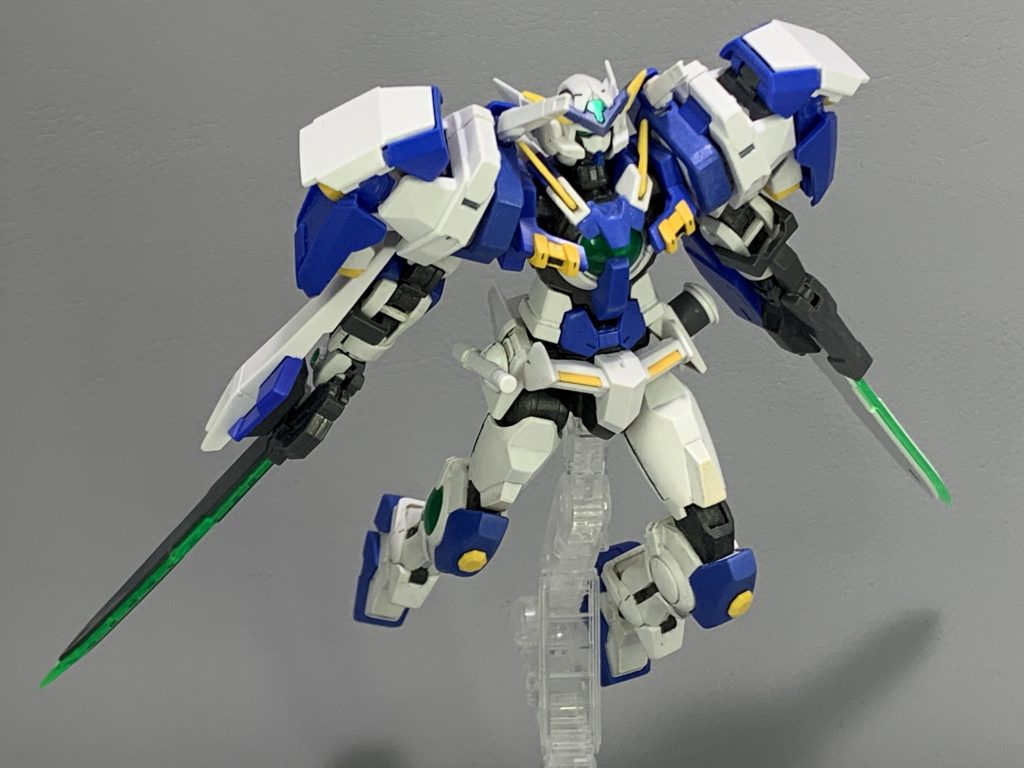 『アストレアL 【インフィニティ:Re】』
エクシア・インフィニティ:R5の機体特性を会得した形態。正式には【インフィニティ:レプリカル】であるが、一部簡易化されているため、easy（簡易型）の意味が追加された。
両肩のスラスターの大出力で一気に敵に接近し、一撃で切り裂く戦法を得意とする。各部に増設されたビームサーベルは、投擲やトラップなど、多様な用途に使われる。
※『エクシア・インフィニティ:R5』は、赤木翼さん（‪@AKAKI_tsubasa ‬）の作品です。