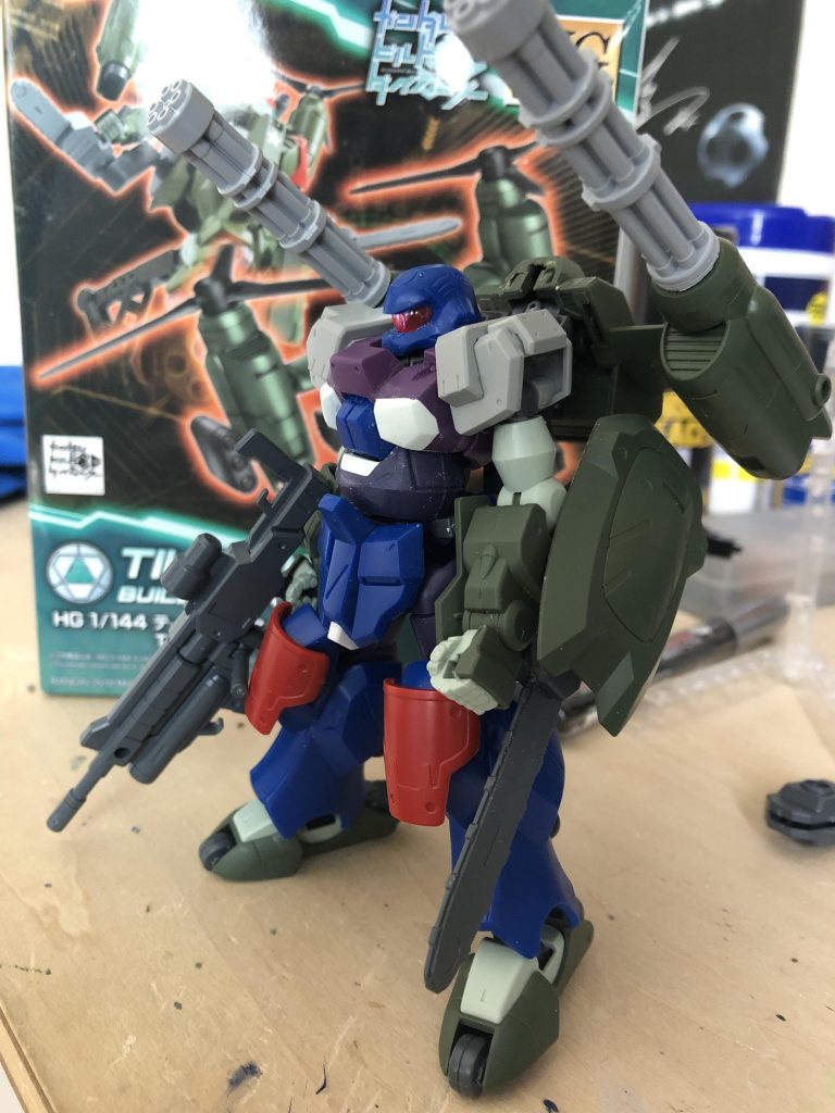 決定案
わかりづらいと思いますが、ジャナハムの胸部と腹部の白い部分は少しパテを盛っています。