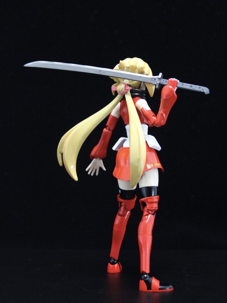 刀を抱えたバックショット ♬