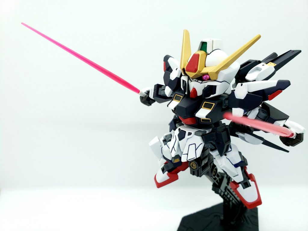 ビームサーベル。
クロスシルエットフレームで製作したのでしっかりアクションがキマって良い感じになりました。
あとやっぱりモノアイなのがいいですね とてもいい よい