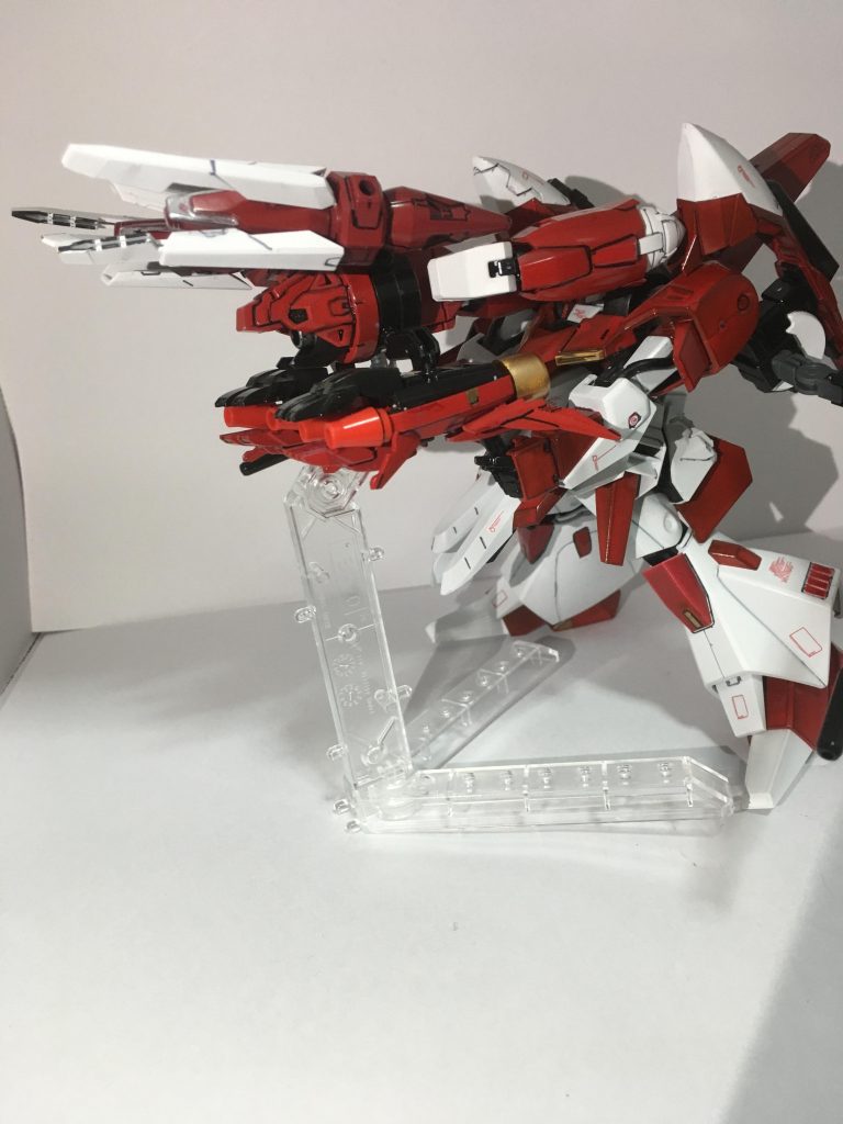 わかりづらいので横から。