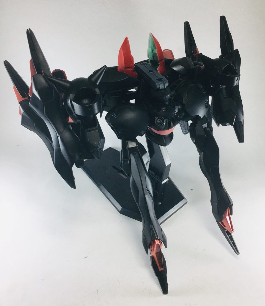 最大の特徴のバックパックを後ろから。