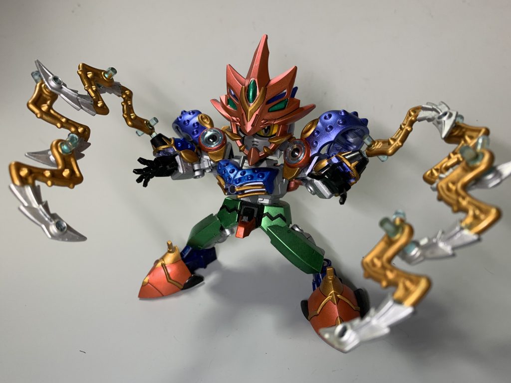 平手は次元ビルドナックルズ｢角｣を使用しています。