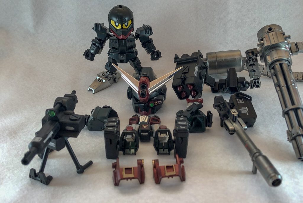 基本はコマンドガンダムのままなので、画像のように分解することが可能です。