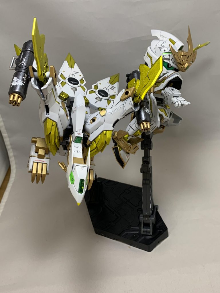 八鳥のバズーカはガトリングに変更。その他ジャンクパーツをつけて芯のパーツがあまり見えないようにしました。