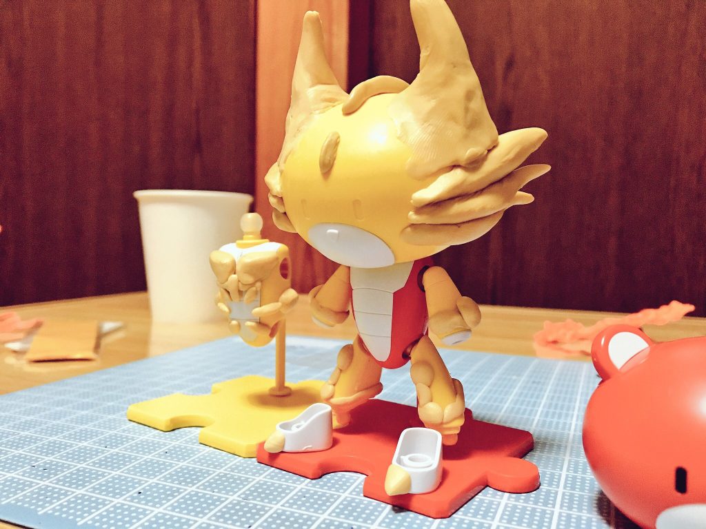 黄色プチッガイを買ってきて、元ネタを見ながらパテ盛り