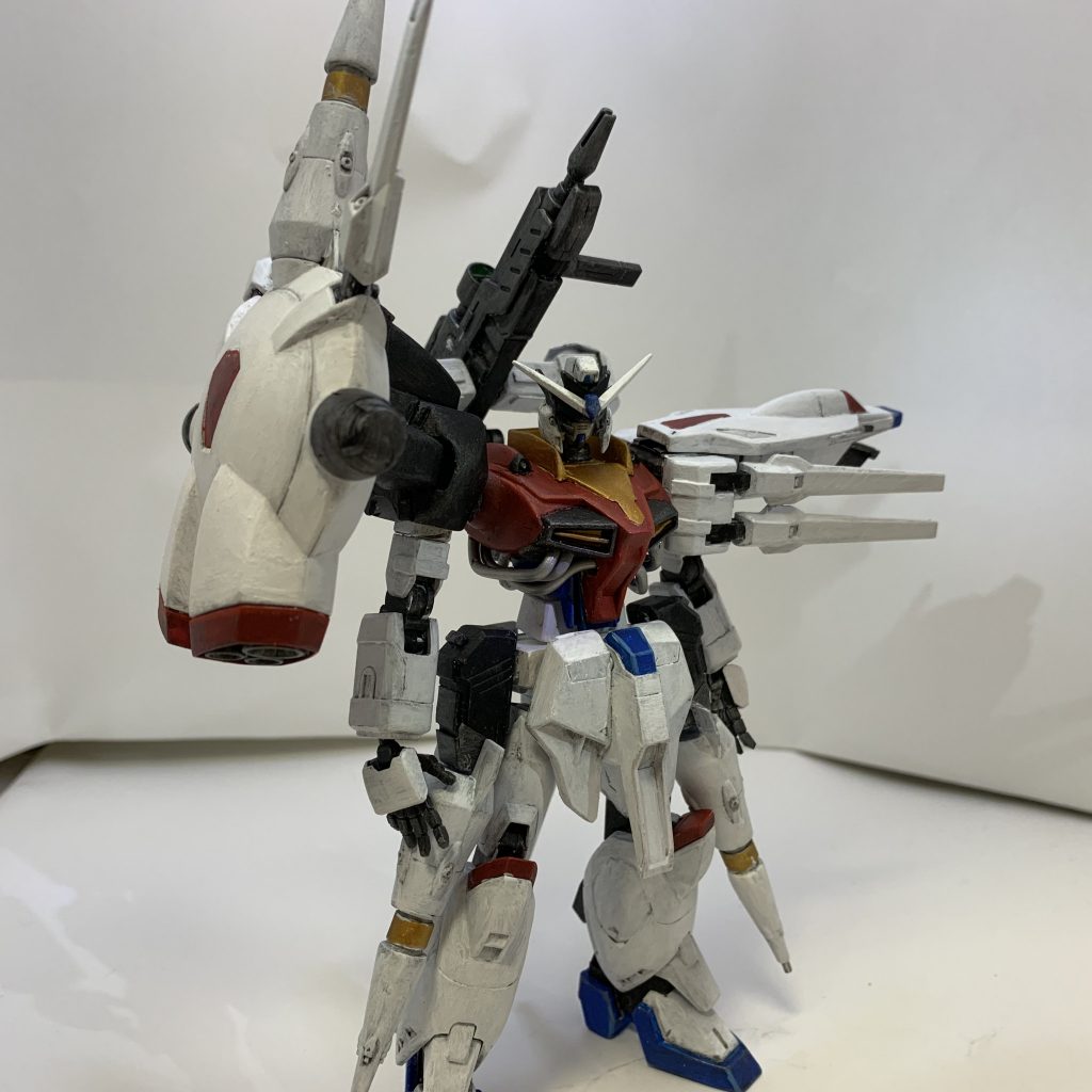 ニクスプロヴィデンスガンダム。
カーボンヒューマンとして復活したプレアの機体です。プロヴィデンスガンダムのドラグーンの配置を見直した機体とのことですが、同じドラグーンを同じ数使わなくてええのにと思います。