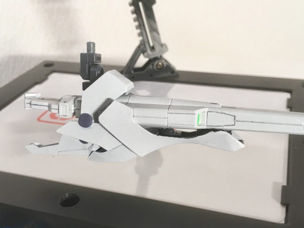 ジェガンブラストマスターのサテライトキャノンを軸にブラマスの脛部分、ダブルオーダイバーエースの膝、Zの中央フロントアーマー、ジャンクを組み合わせてメガビーム砲っぽくしました。