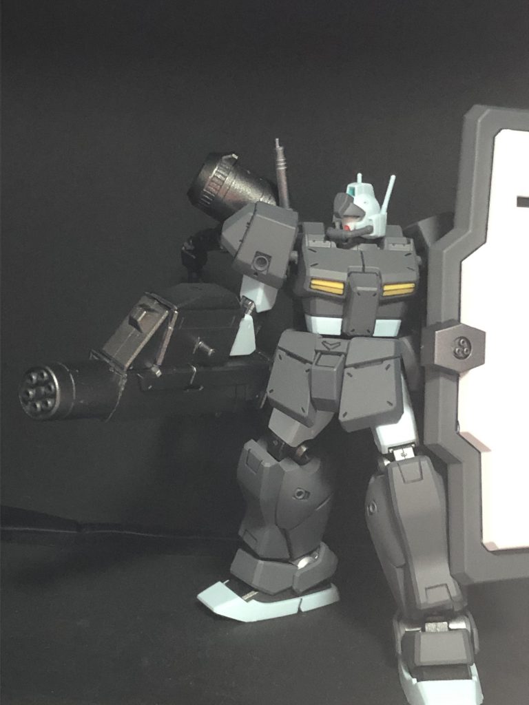 キャノンⅡに、パワードジム・カーディガンのバックパック、ガードカスタムのガーディアンシールドを取り付け、顔をガンダムフェイスにしました。