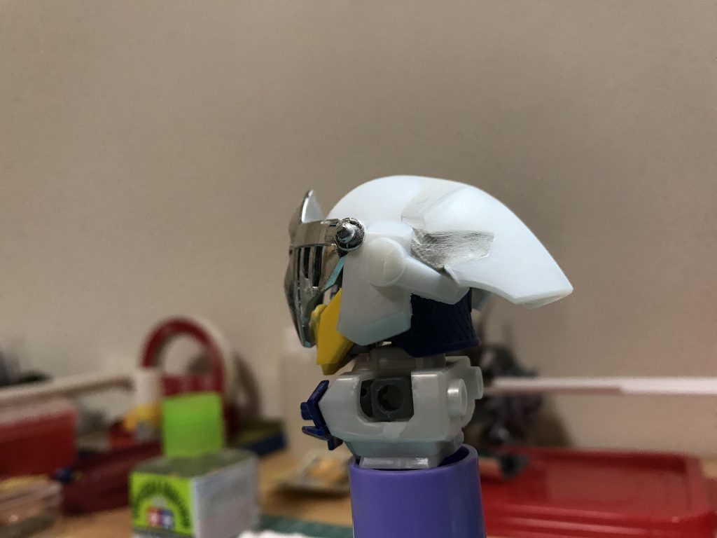 後頭部はヘルメットを分割して延長