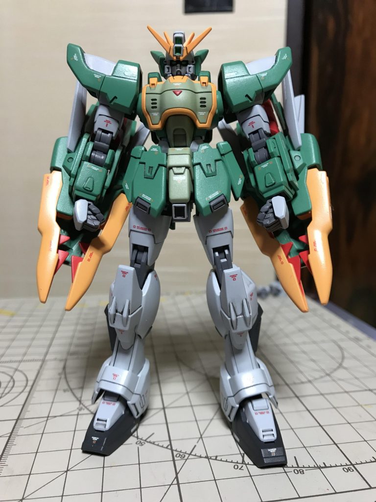 正面画像
まぁ、なんとなく哪吒に見えたら嬉しいですね。本体のグリーンの選色を間違えて
途中からテンションだだ下がりでしたが、
最終的にはコレで良かったかなと自分を慰めてみたり。