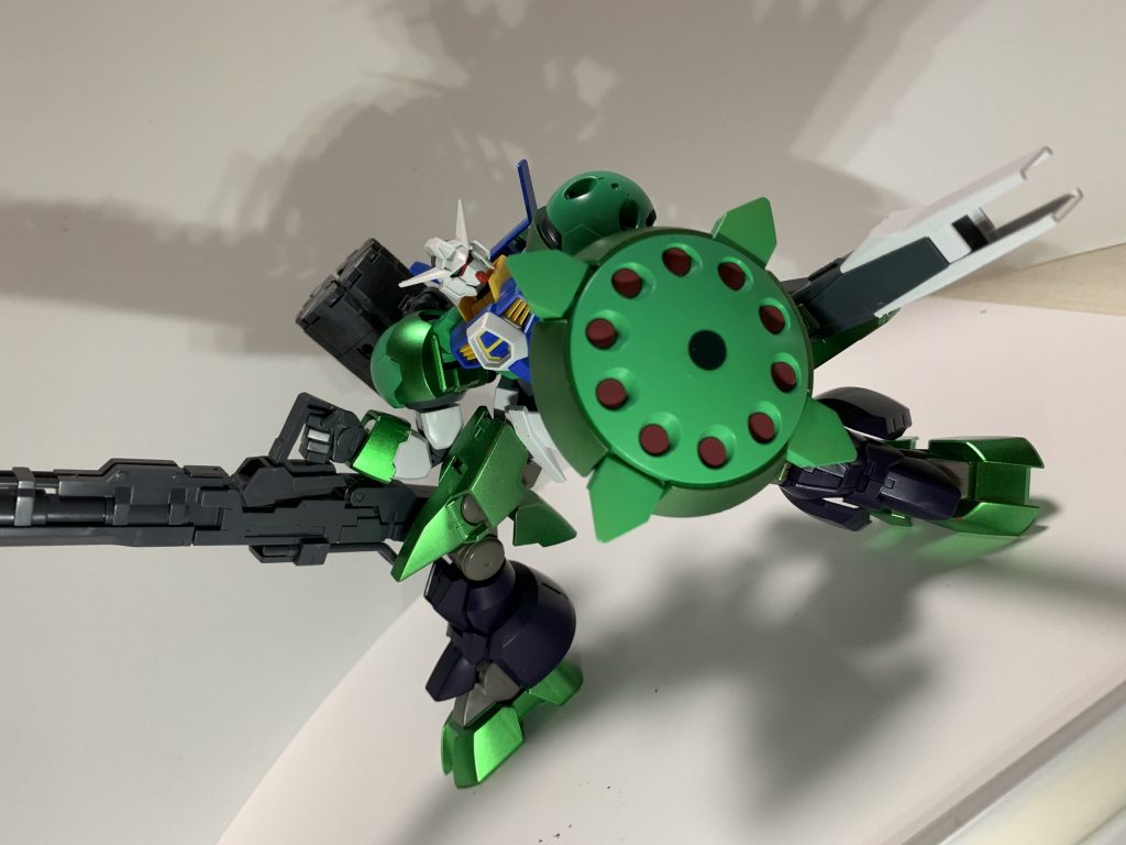 ・多弾頭ミサイルポッドとビームランチャー
ミサイルポッドから6発発射×3連装の誘導ミサイルとバックパックから伸びるビームランチャー(フルグランサを使用)で弾幕の牽制と実弾装備だけでない武装に編成。